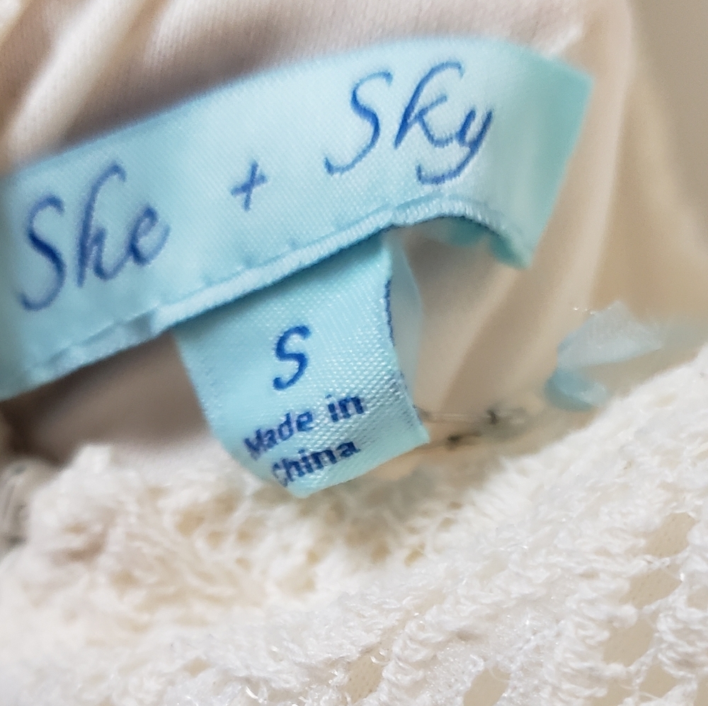She + Sky lace dress - Picture 4 of 6